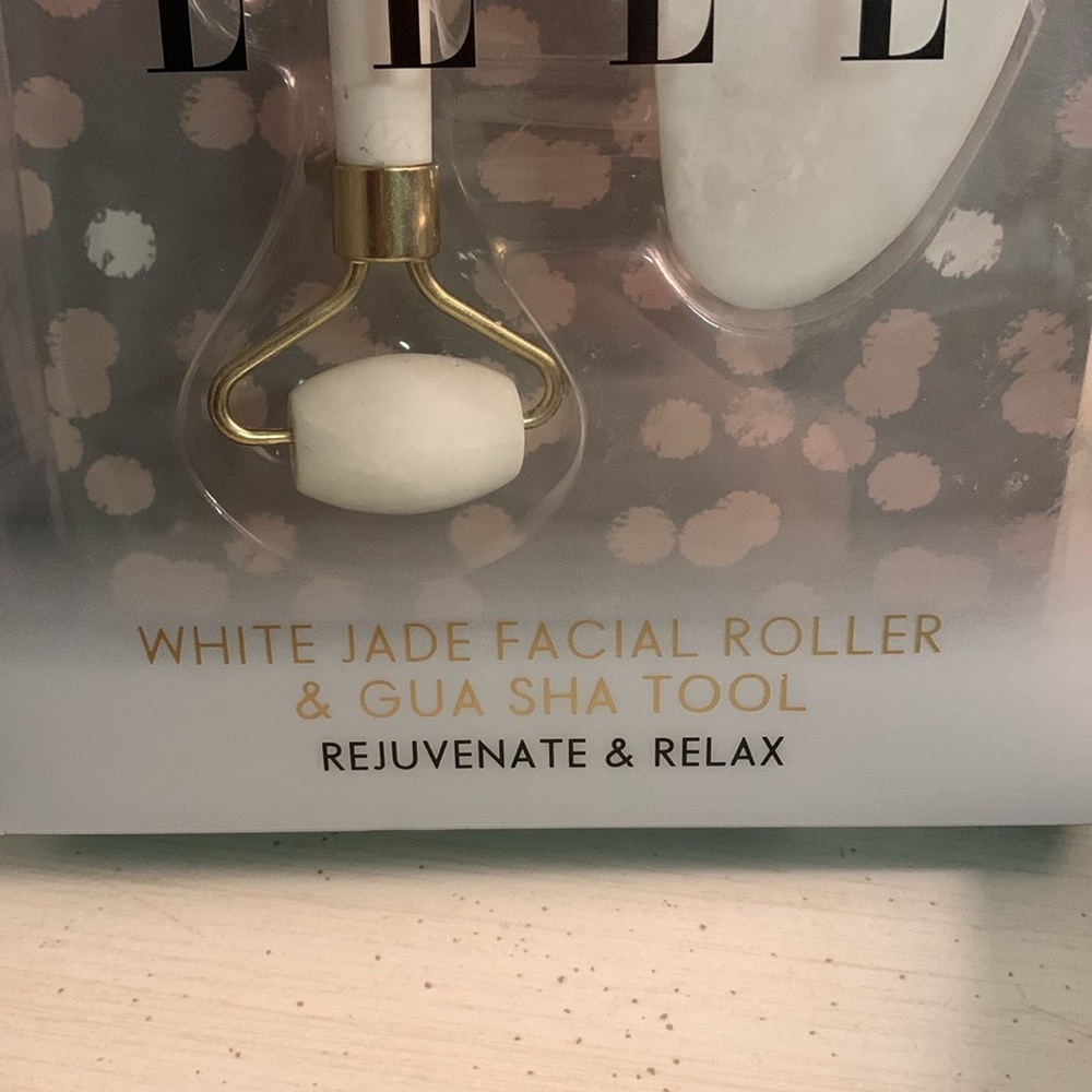 ELLE WHITE JADE FACIAL ROLLER & GUA SHA TOOL “REJUVENATE & RELAX YOUR SKIN” - Picture 2 of 5